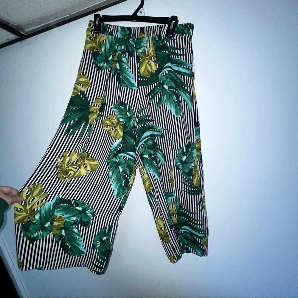 3/$15 Forever 21 Flowy Cropped Pants